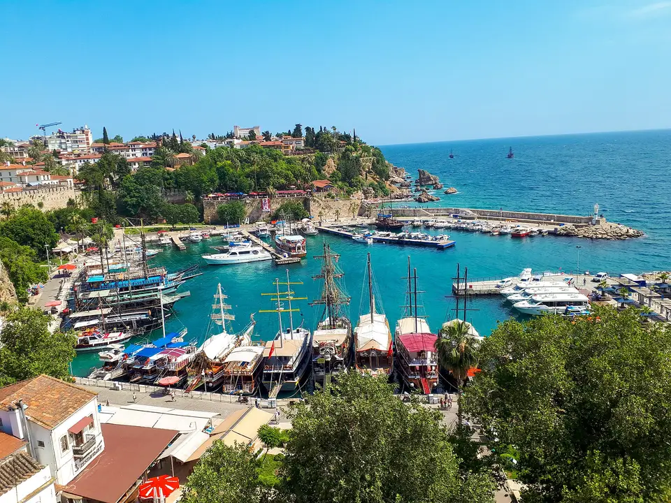 Temsilî görsel — Antalya: Kaleiçi'nden tarihî liman ve tekneler