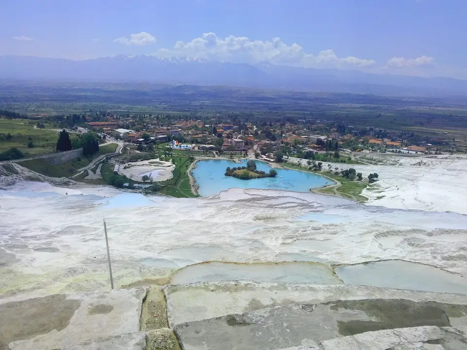 Temsilî görsel — Denizli: Pamukkale travertenleri ve ovaya bakış