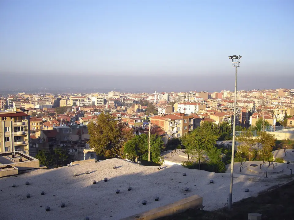 Temsilî görsel — Ulu Cami önünden Manisa'nın görünüşü