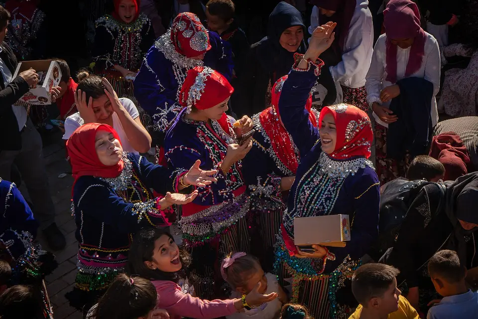 Temsilî görsel — Geleneksel Türk Düğünlerinde Çerez Atma Ritüeli This media was uploaded as part of Wiki Loves Folklore 2026 international photographic contest