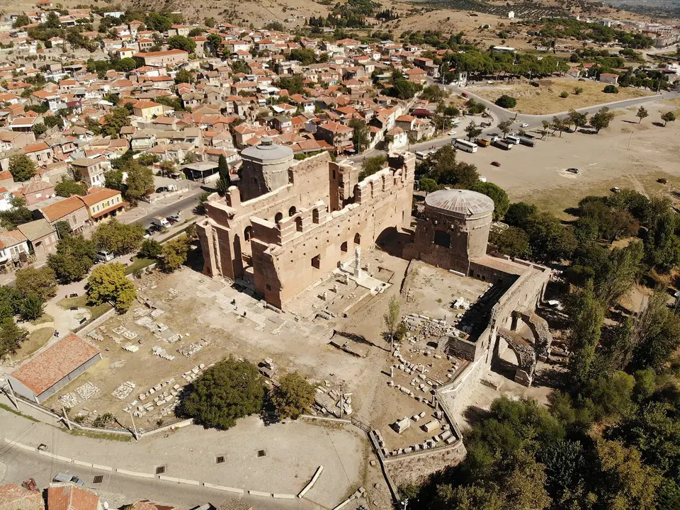 Temsilî görsel — Bergama, İzmir, Türkiye'deki Kızıl Avlu'nun havadan görünümü