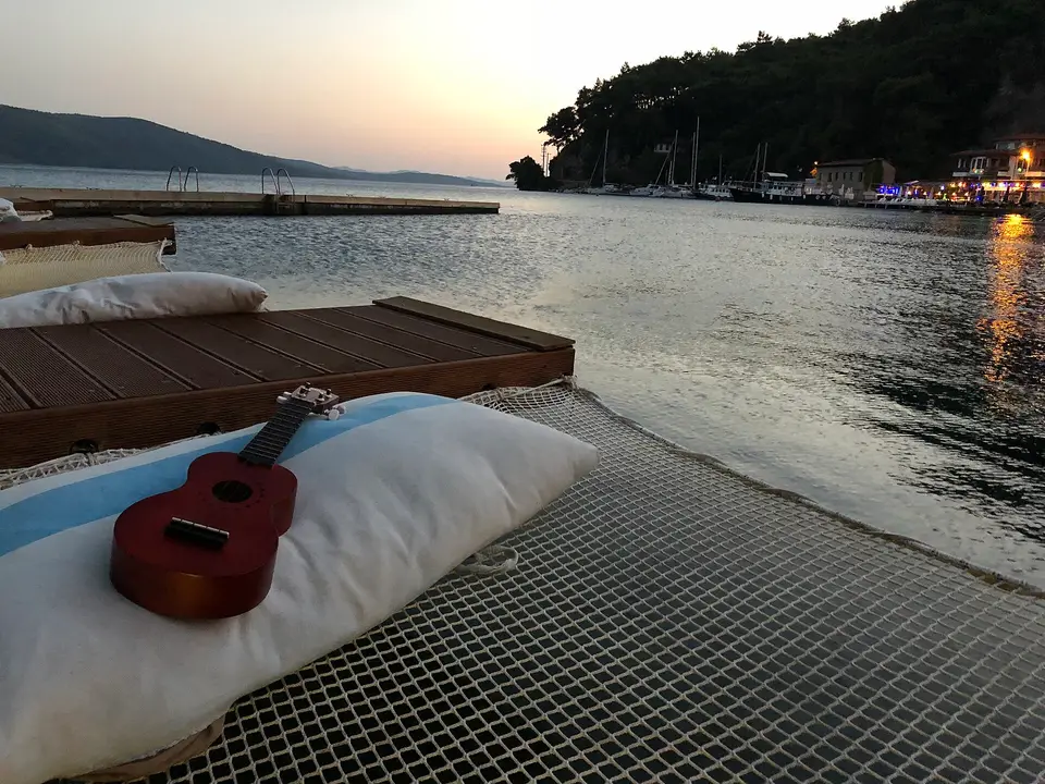 Temsilî görsel — Seferihisar (İzmir): kale ve çevresi