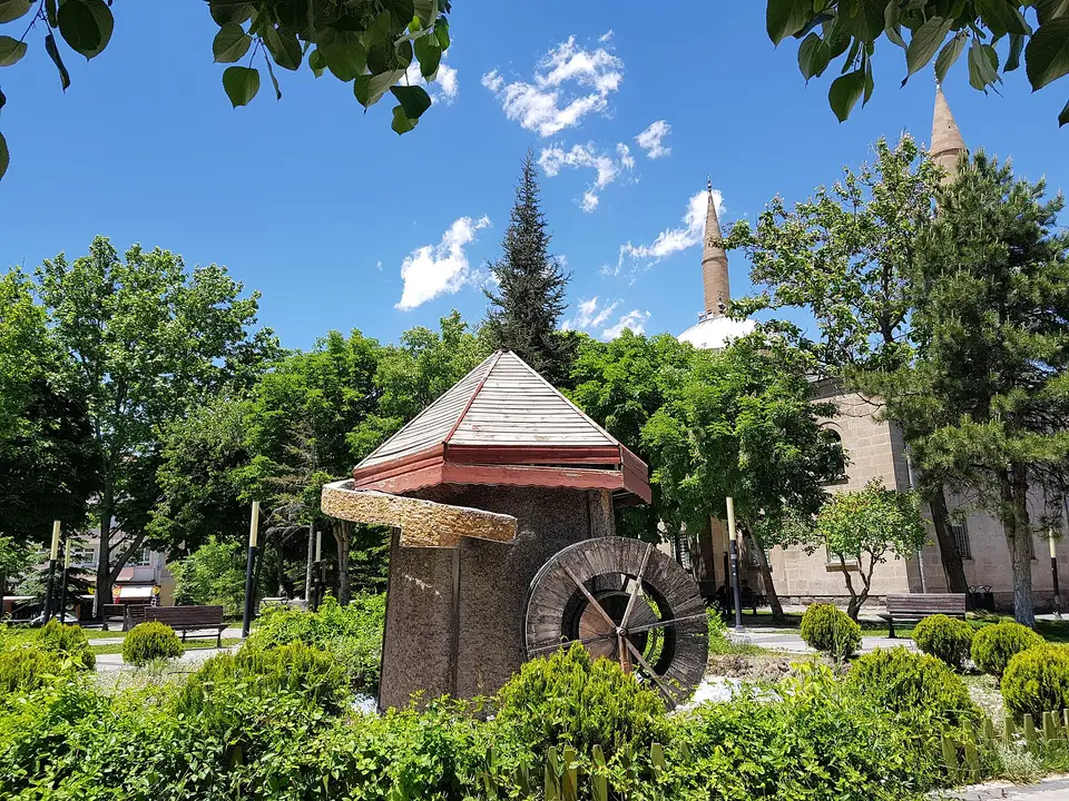 Temsilî görsel — Kayseri'nin Talas İlçesinde yer alan Dedeoğlu Camiinin güneyinde yer alan bir parktır