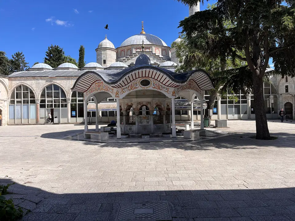 Temsilî görsel — Lüleburgaz (Kırklareli): bir cami ve çevresi