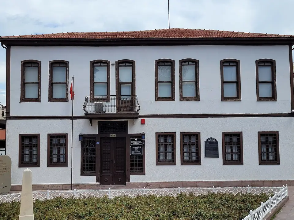 Temsilî görsel — Batı Cephesi Karargahı Müzesi ön taraftan fotoğrafı